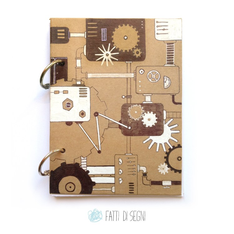 notes con copertina in cartone rivestito di carta da pacchi disegnata con pennarelli e penne a sfera.