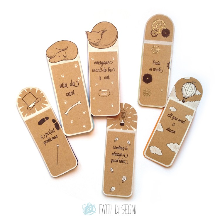 segnalibri in carta da pacchi in vari soggetti decorati con penne a sfera e pennarelli.